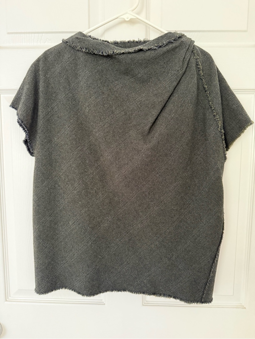 Frayed-Edge Short Sleeve Tunic in Heather Gray